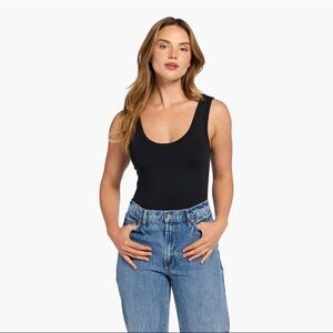 Nuuds seamless scoop tank Black Bodysuit
